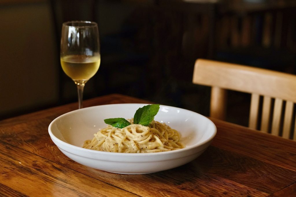 A bowl of cacio e pepe spaghetti at Zeneli